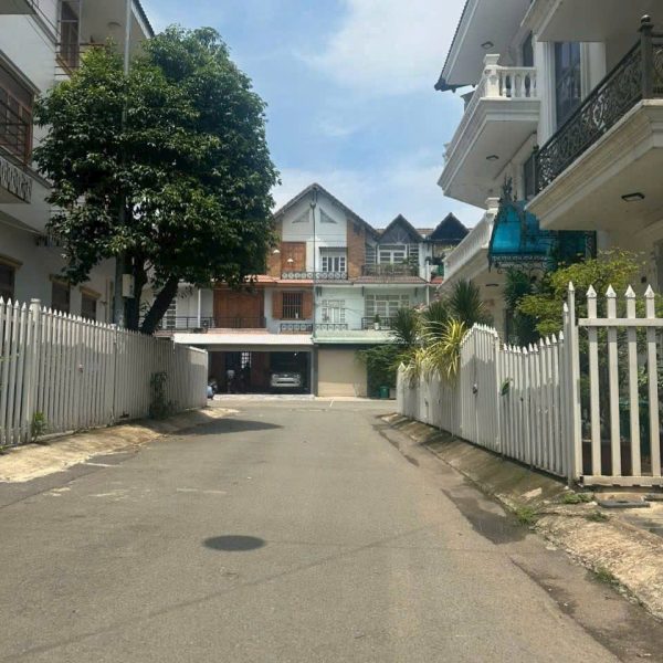 NHÀ 2 LẦU KIỂU ÂU – NGAY CHỢ ĐẦU MỐI TÂN BIÊN – CHỈ 3.3 TỶ