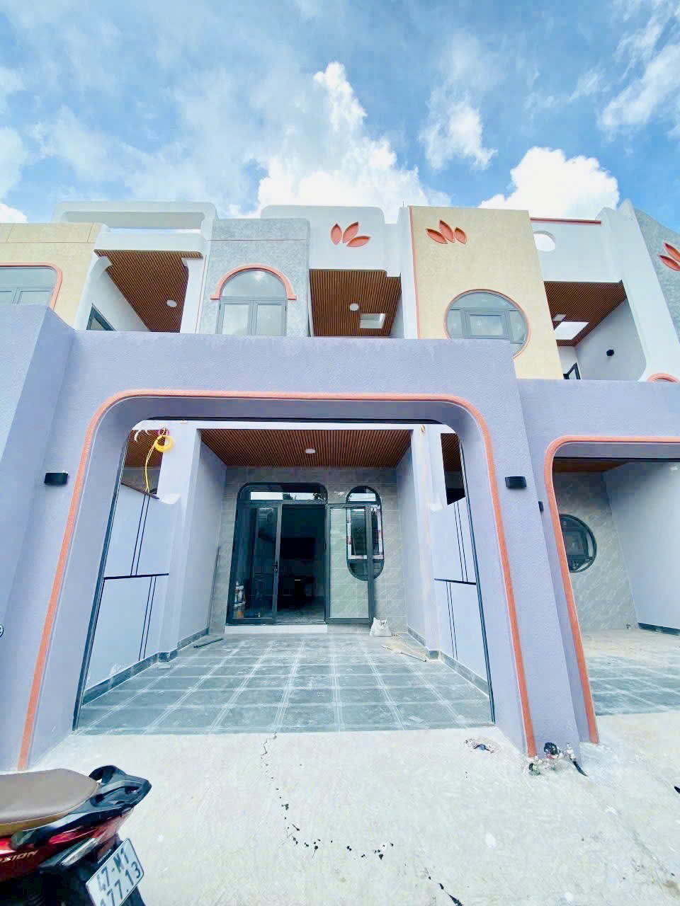 NHÀ 1 TRỆT 1 LẦU – SÂN Ô TÔ – FULL THỔ CƯ
