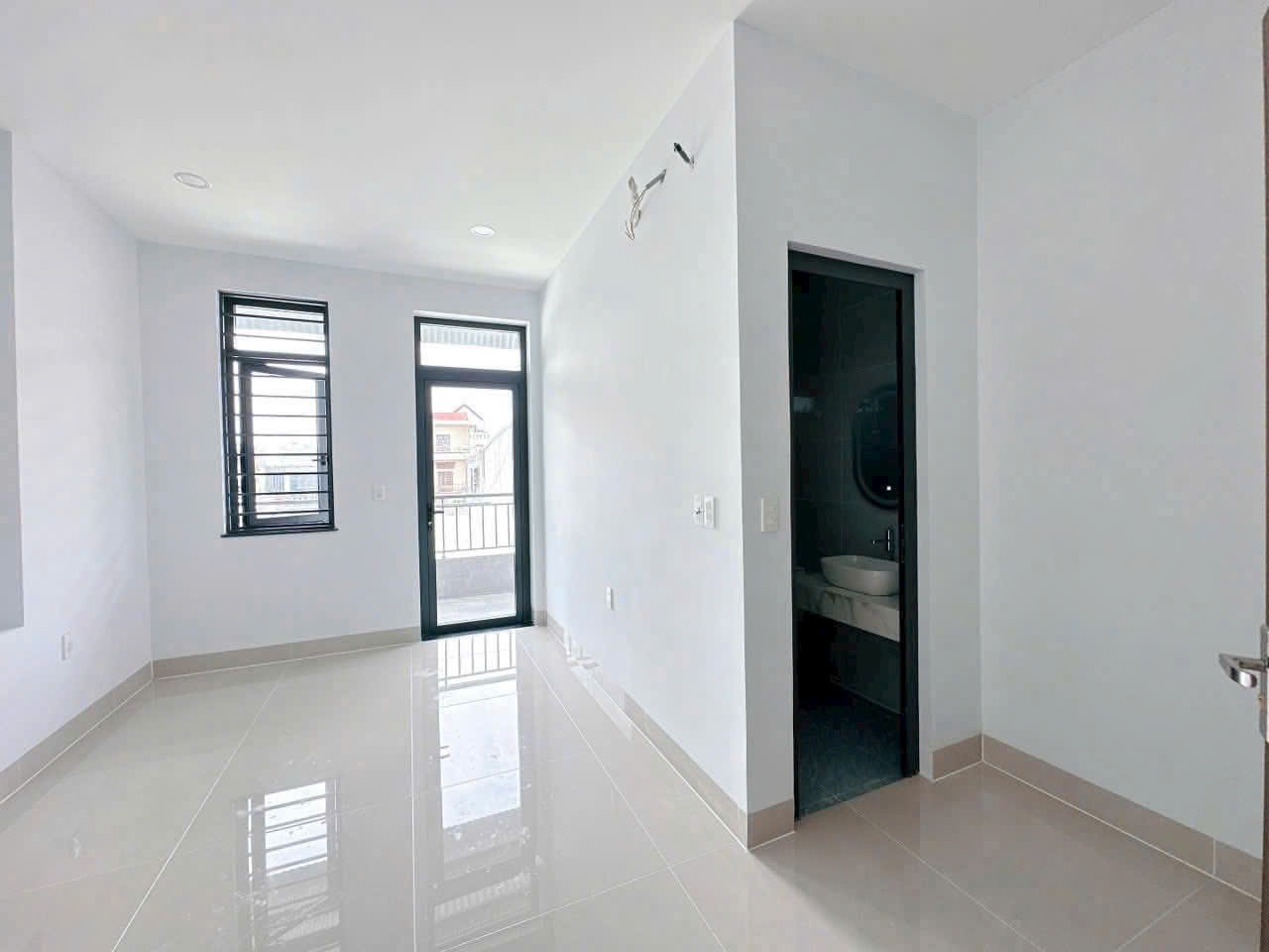 SIÊU PHẨM NHÀ 1 TRỆT 2 LẦU – KDC QUÂN ĐOÀN 4, TÂN PHONG - Ảnh 2